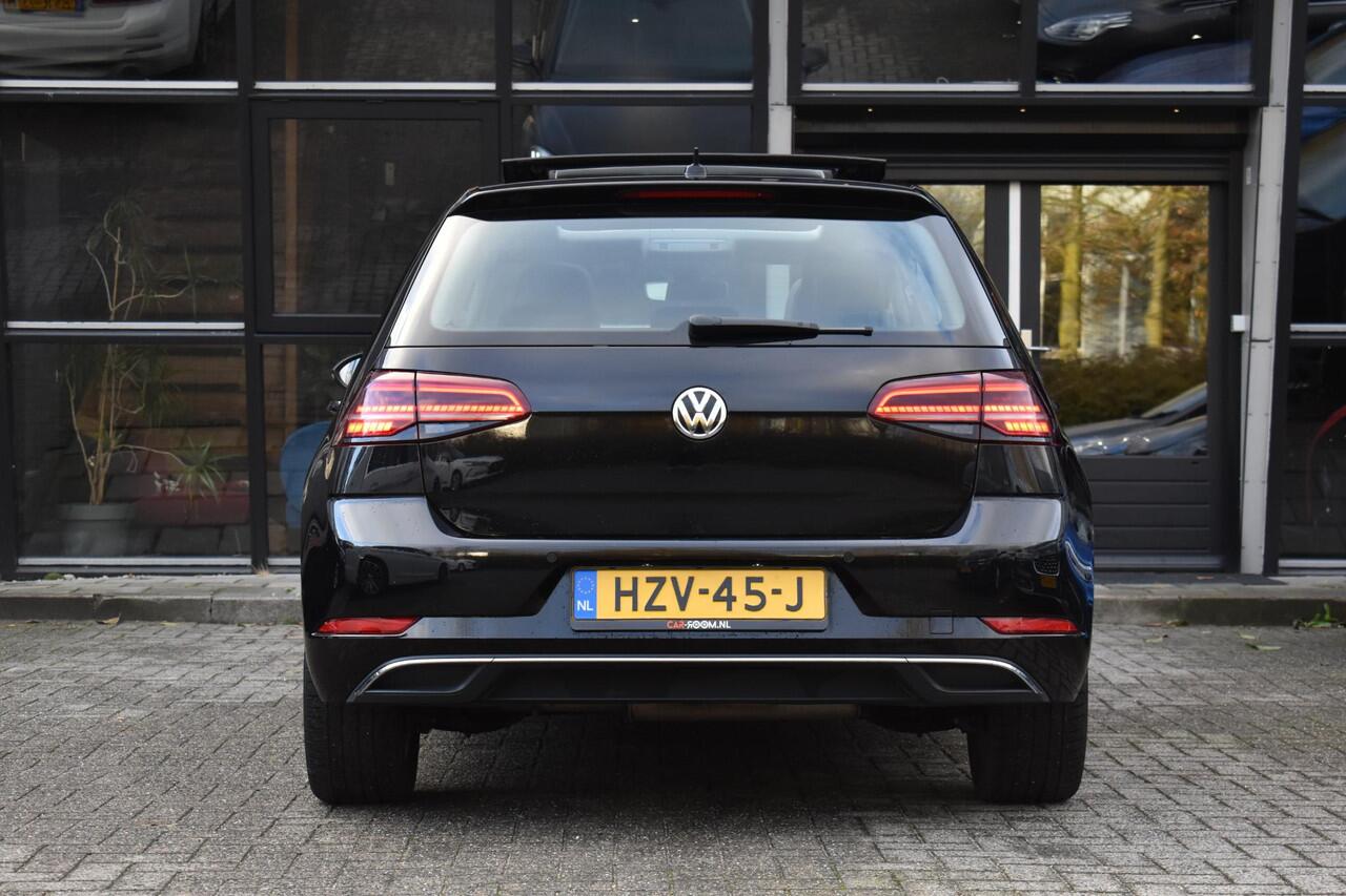 Volkswagen GOLF 1.6 TDI Highline Business R Pano ACC Lane Elekstoel