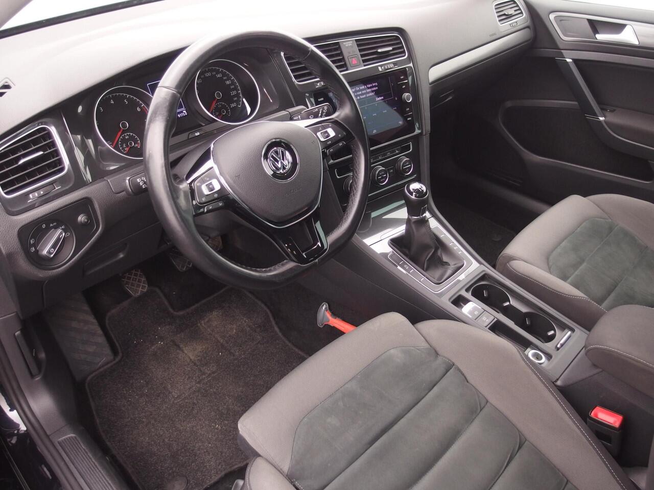 Volkswagen GOLF Variant 1.5 TSI Comfortline Business TREKHAAK / NAVI / CLIMA / PDC / CARPLAY / DAB+ / ACC / NL-AUTO
