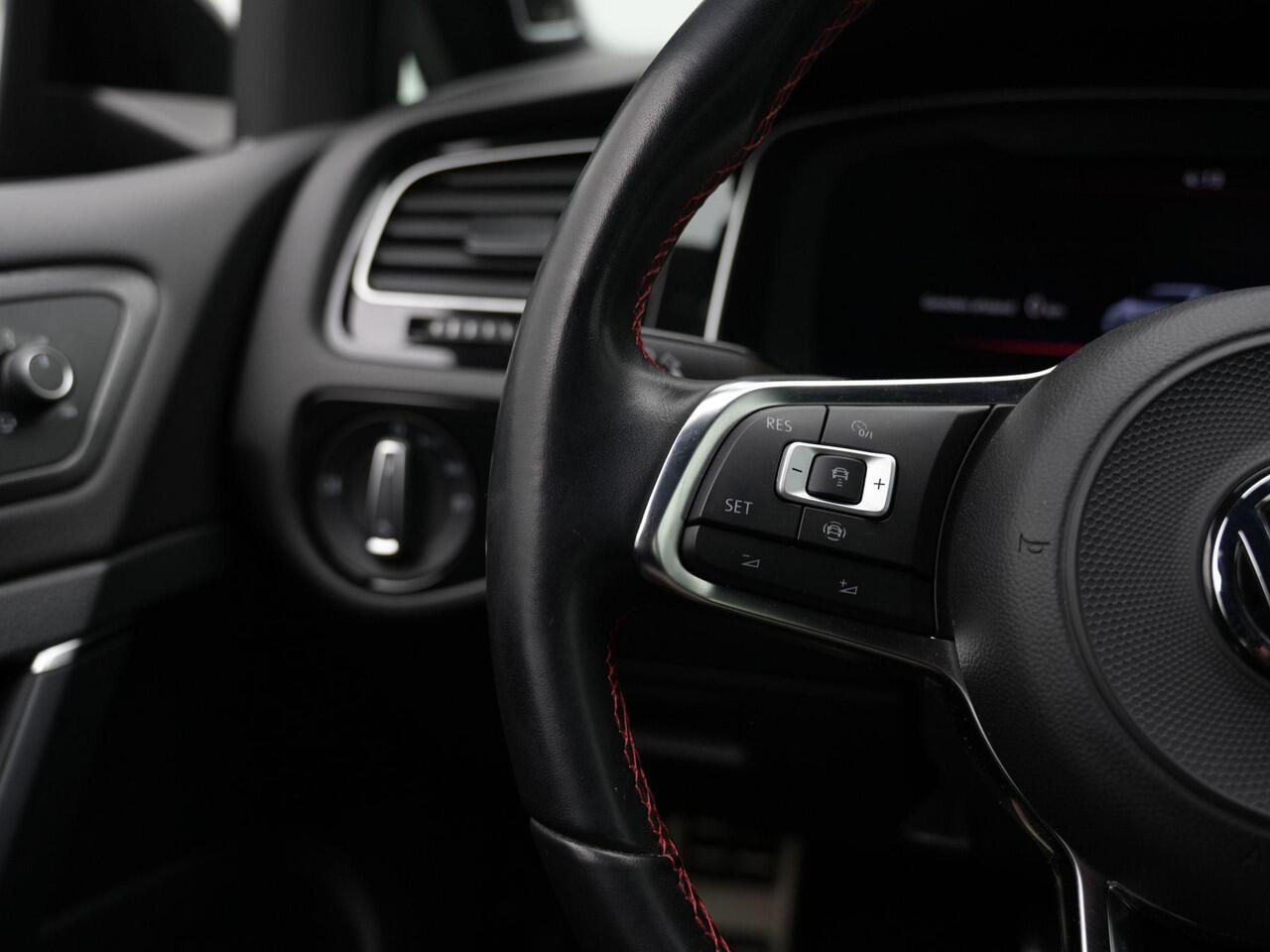 Volkswagen GOLF 2.0 TSI 245 pk DSG GTI Performance - Origineel NL | Trekhaak | Dynaudio | Adaptief sportonderstel | Navigatie Discover Pro | Achteruitrijcamera