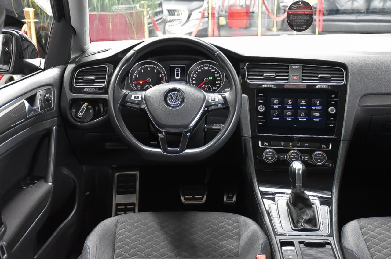 Volkswagen GOLF 1.0 TSI R-LINE | LED-MATRIX | FACELIFT | CARPLAY |