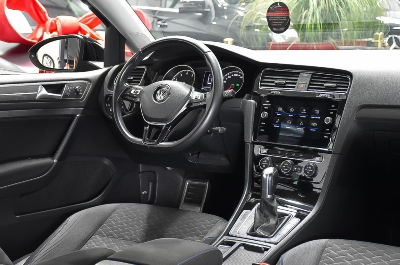 Volkswagen GOLF 1.0 TSI R-LINE | LED-MATRIX | FACELIFT | CARPLAY |