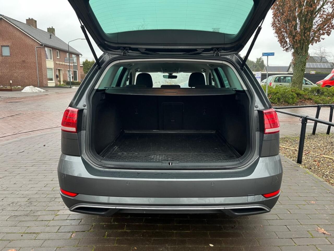 Volkswagen GOLF VARIANT 1.5 TSI AUTOMAAT 131PK / NAVI / TREKHAAK AFN. / ADAP. CRUISE