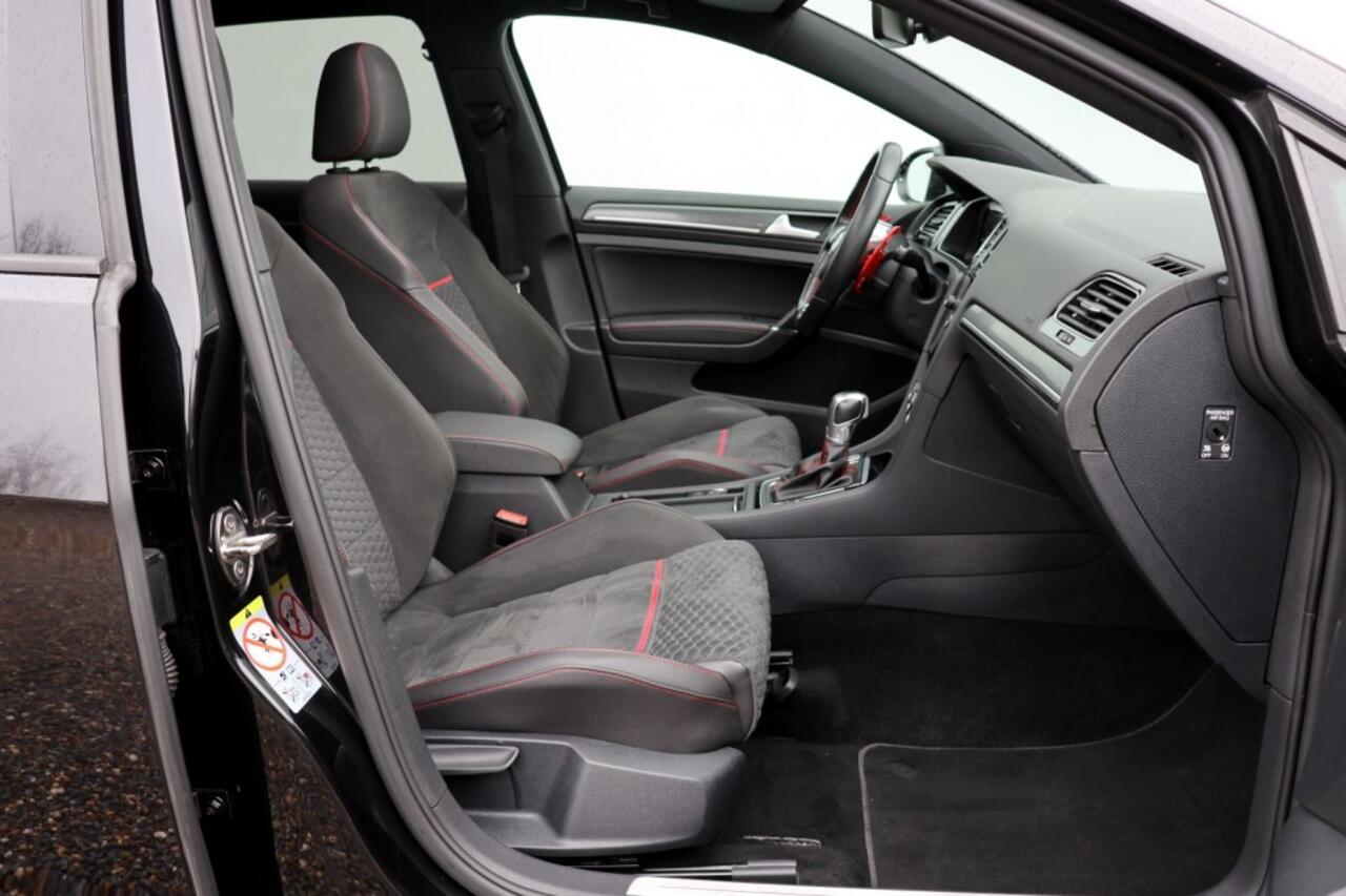 Volkswagen GOLF 2.0 TSI GTI Performance - 245 pk **Pano / Keyless / Camera
