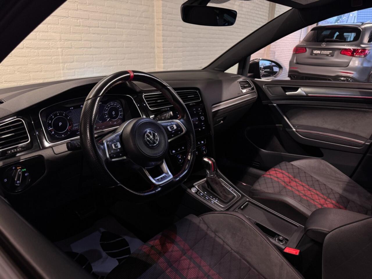 Volkswagen GOLF 2.0 TSI GTI TCR DSG Pano ACC Virtual Keyless 18''