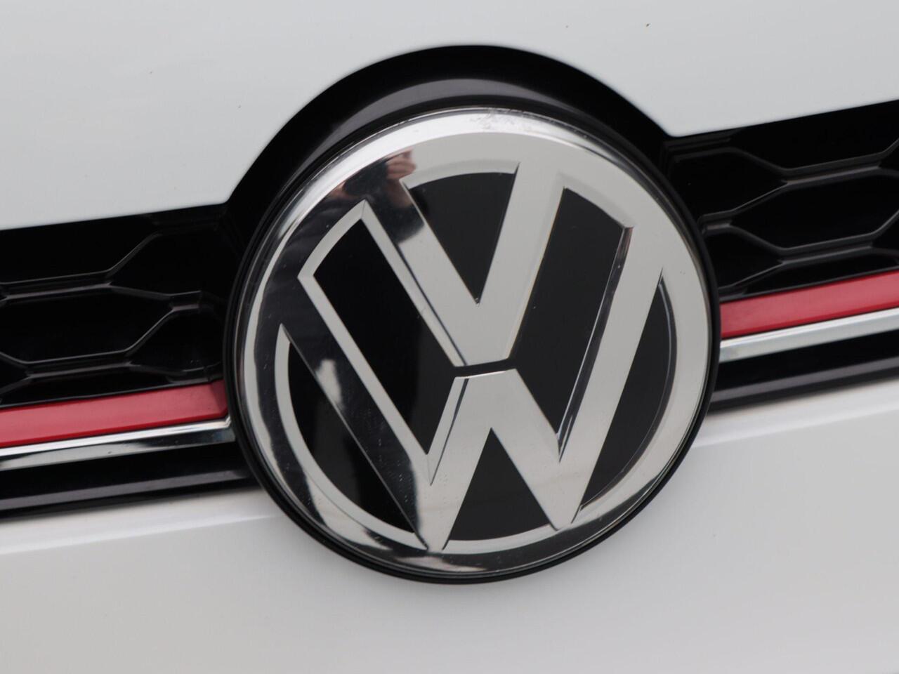 Volkswagen GOLF 2.0 TSi GTi Performance | Panoramadak | Adaptive Cruise | Climate Control | Stoelverwarming | Navigatie | Camera | 19 Inch | 95.707 Km!!