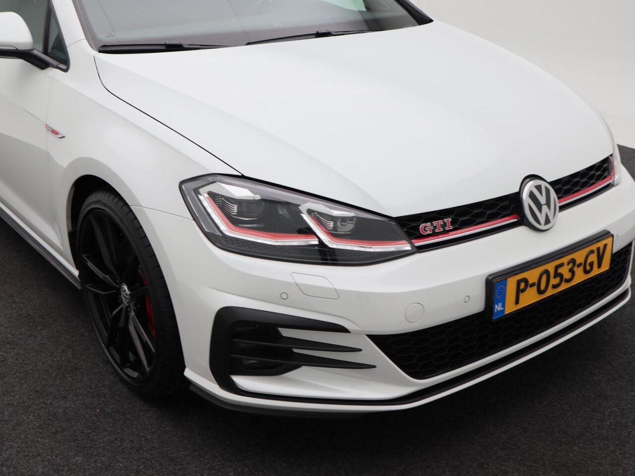 Volkswagen GOLF 2.0 TSi GTi Performance | Panoramadak | Adaptive Cruise | Climate Control | Stoelverwarming | Navigatie | Camera | 19 Inch | 95.707 Km!!