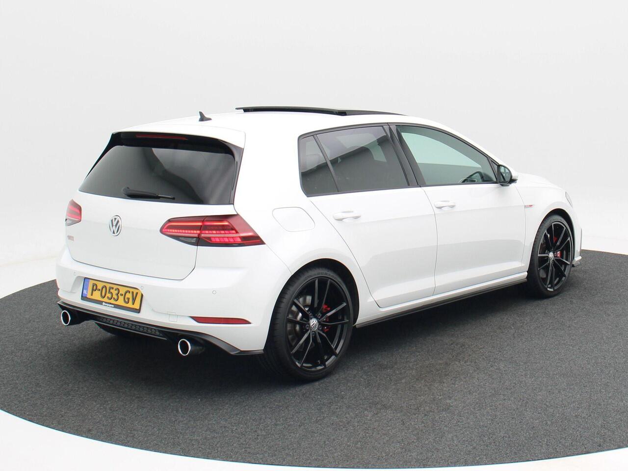 Volkswagen GOLF 2.0 TSi GTi Performance | Panoramadak | Adaptive Cruise | Climate Control | Stoelverwarming | Navigatie | Camera | 19 Inch | 95.707 Km!!