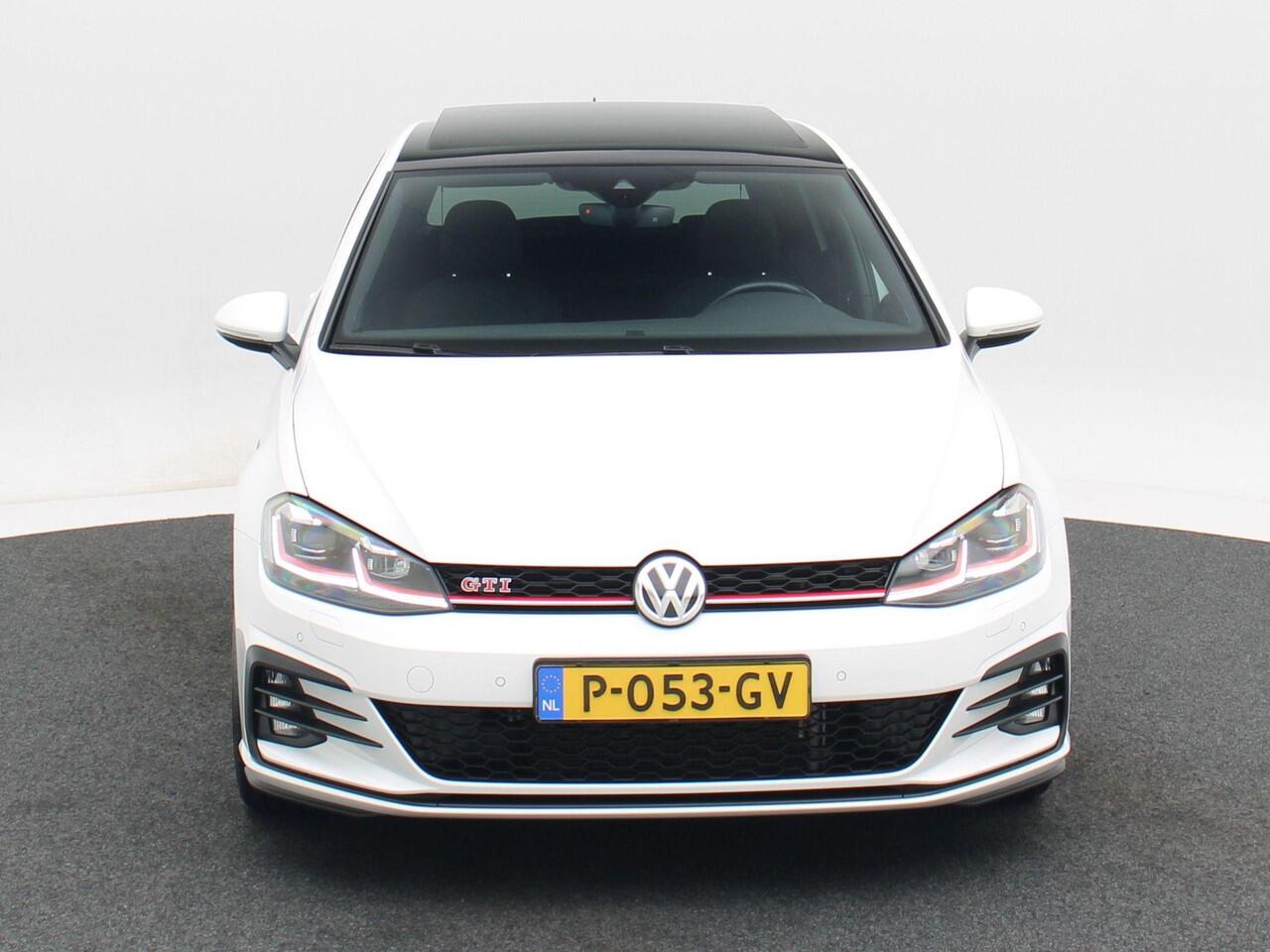 Volkswagen GOLF 2.0 TSi GTi Performance | Panoramadak | Adaptive Cruise | Climate Control | Stoelverwarming | Navigatie | Camera | 19 Inch | 95.707 Km!!