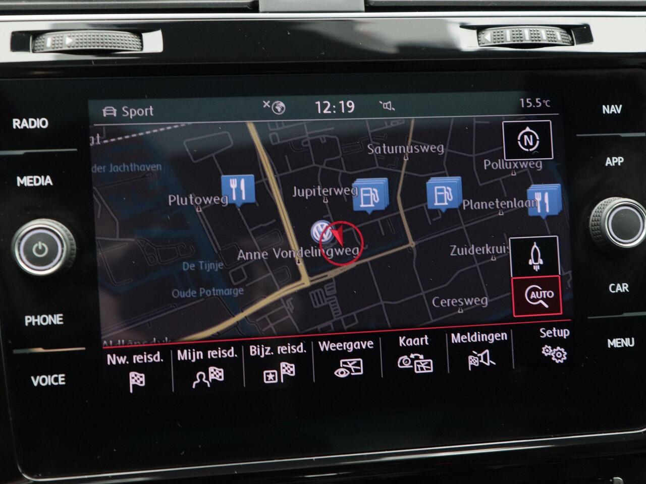 Volkswagen GOLF 2.0 TSi GTi Performance | Panoramadak | Adaptive Cruise | Climate Control | Stoelverwarming | Navigatie | Camera | 19 Inch | 95.707 Km!!