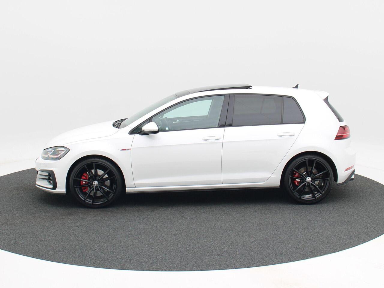 Volkswagen GOLF 2.0 TSi GTi Performance | Panoramadak | Adaptive Cruise | Climate Control | Stoelverwarming | Navigatie | Camera | 19 Inch | 95.707 Km!!