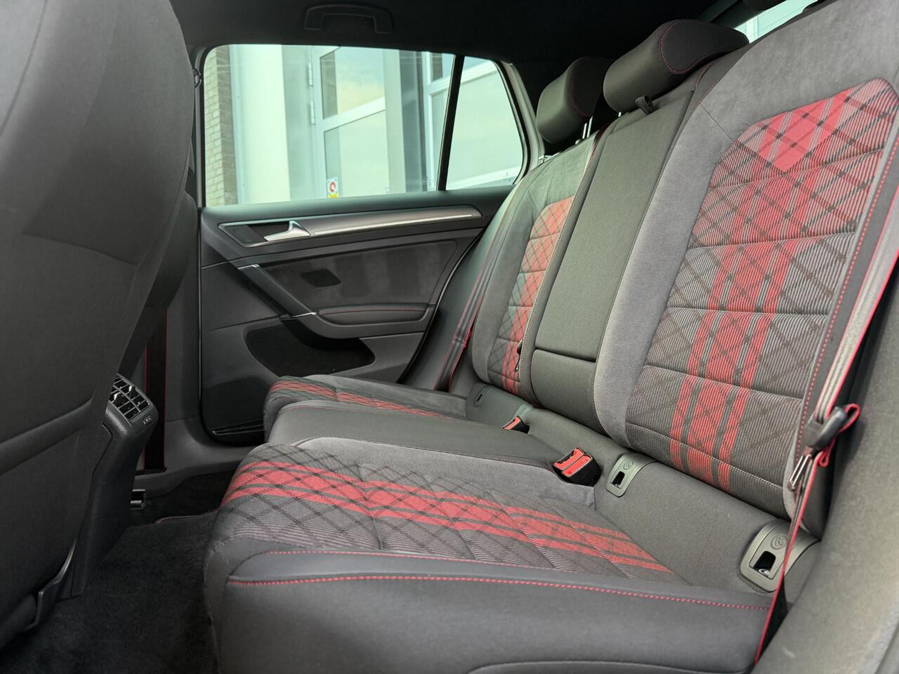 Volkswagen GOLF 2.0 TSI GTI TCR | STAGE 2 | R600 | Schuif-kanteldak | DYNAUDIO | Camera | CarPlay | Keyless | Dodehoek