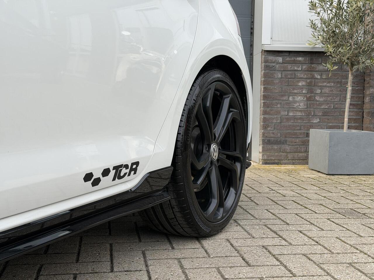 Volkswagen GOLF 2.0 TSI GTI TCR | STAGE 2 | R600 | Schuif-kanteldak | DYNAUDIO | Camera | CarPlay | Keyless | Dodehoek