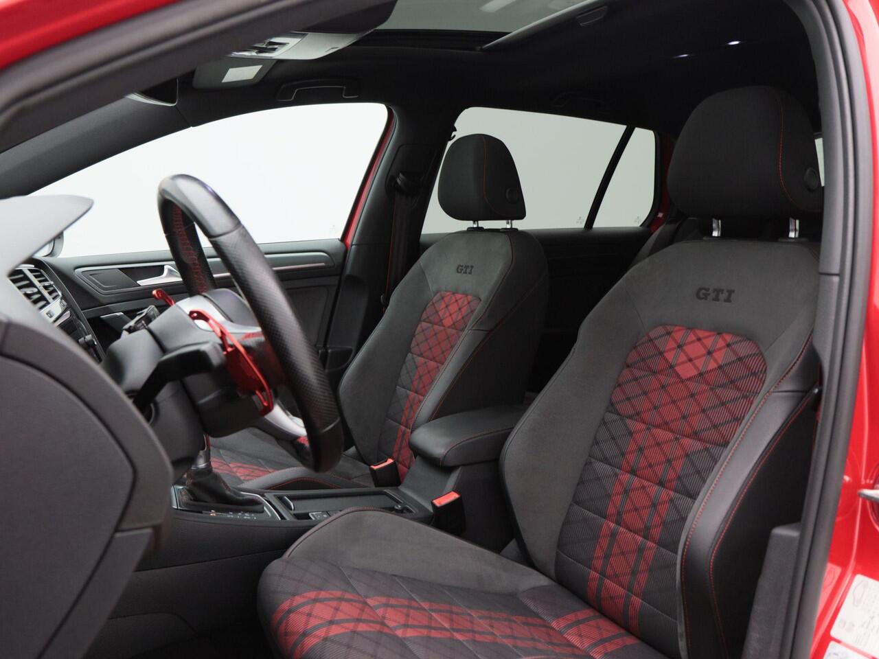 Volkswagen GOLF 2.0 TSi GTi 290 Pk TCR | Panorama Dak | Adaptive Cruise | Camera | Stoelverwarming | 18 inch | 89.906 km!!