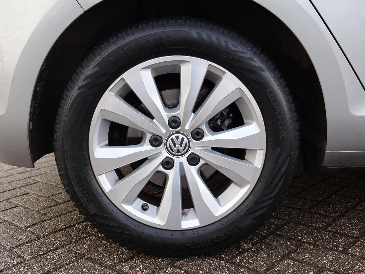 Volkswagen GOLF 1.6 TDI 116 PK AUT. *1e EIGENAAR / BTW* + MASSAGE | CARPLAY | ADAPTIVE CRUISE | TREKHAAK | STOELVERW. | DAB