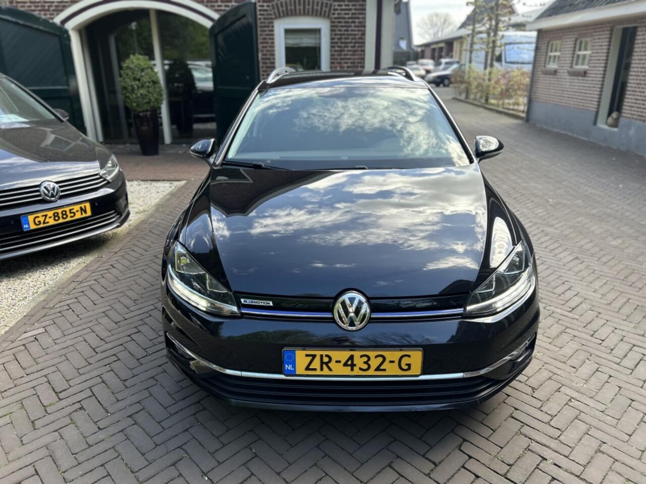 Volkswagen GOLF Variant 1.5 TSI 130pk Bns Navi, CarPlay, Trekhaak, Stoelverwarming