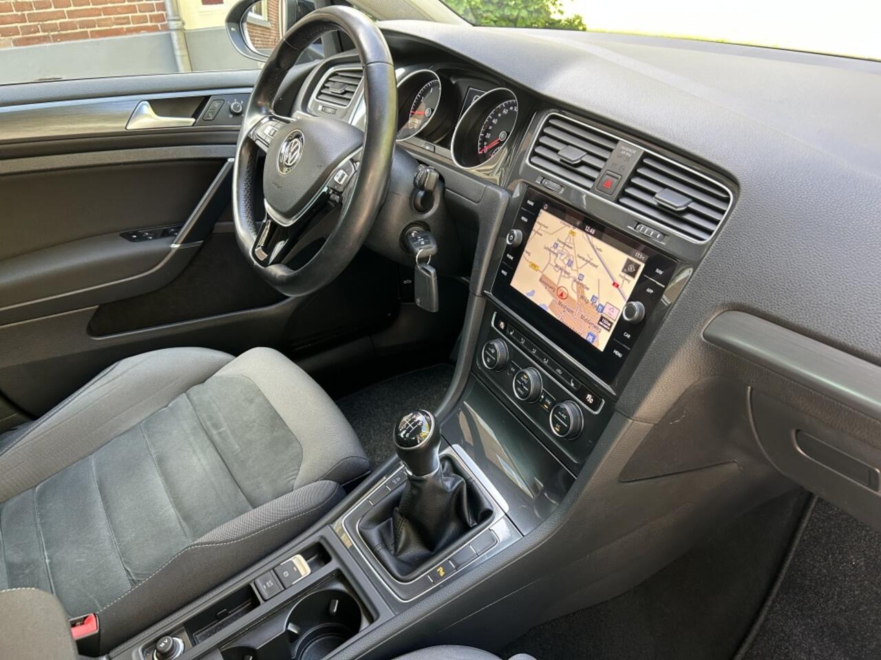 Volkswagen GOLF Variant 1.5 TSI 130pk Bns Navi, CarPlay, Trekhaak, Stoelverwarming