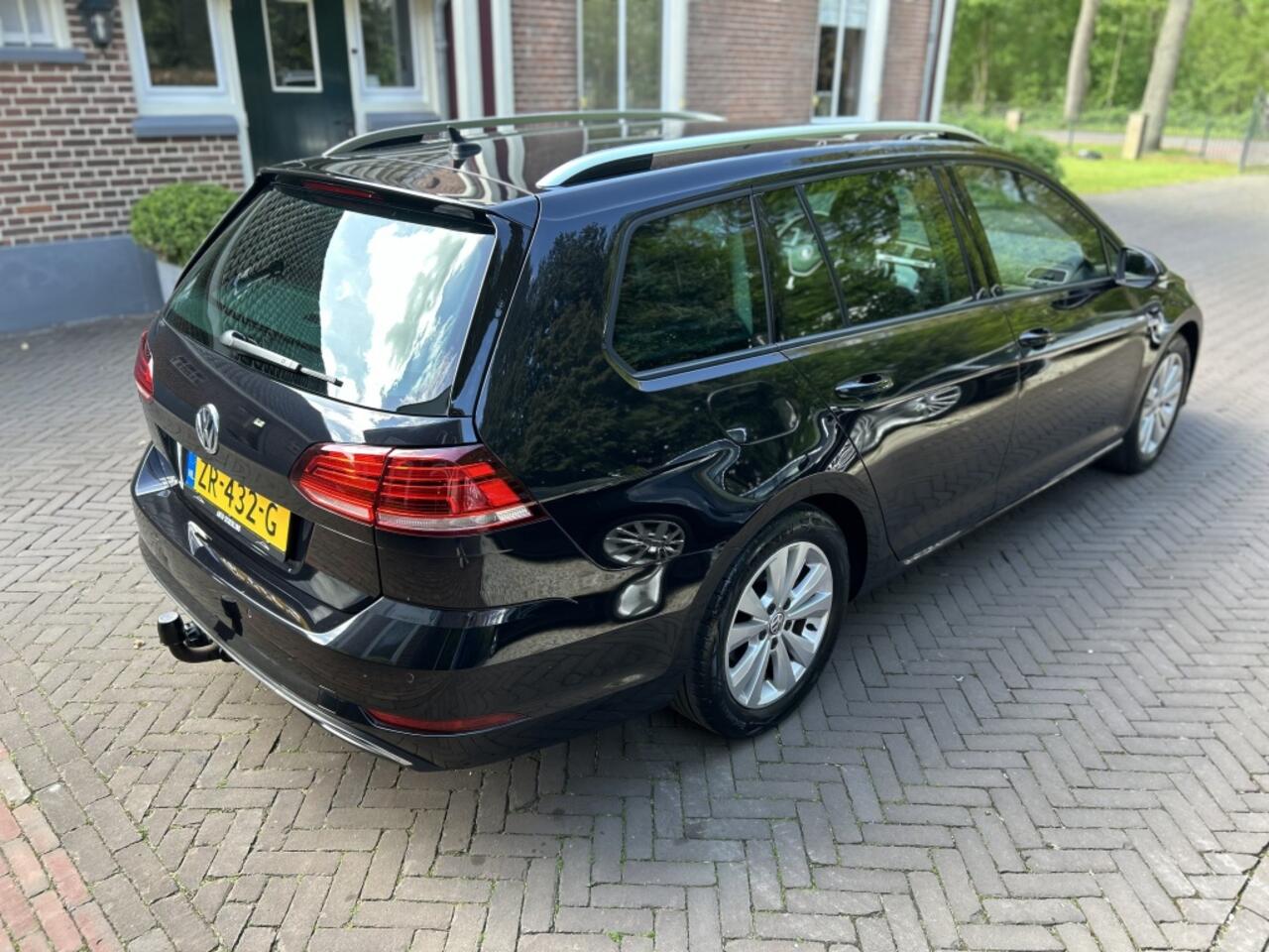 Volkswagen GOLF Variant 1.5 TSI 130pk Bns Navi, CarPlay, Trekhaak, Stoelverwarming