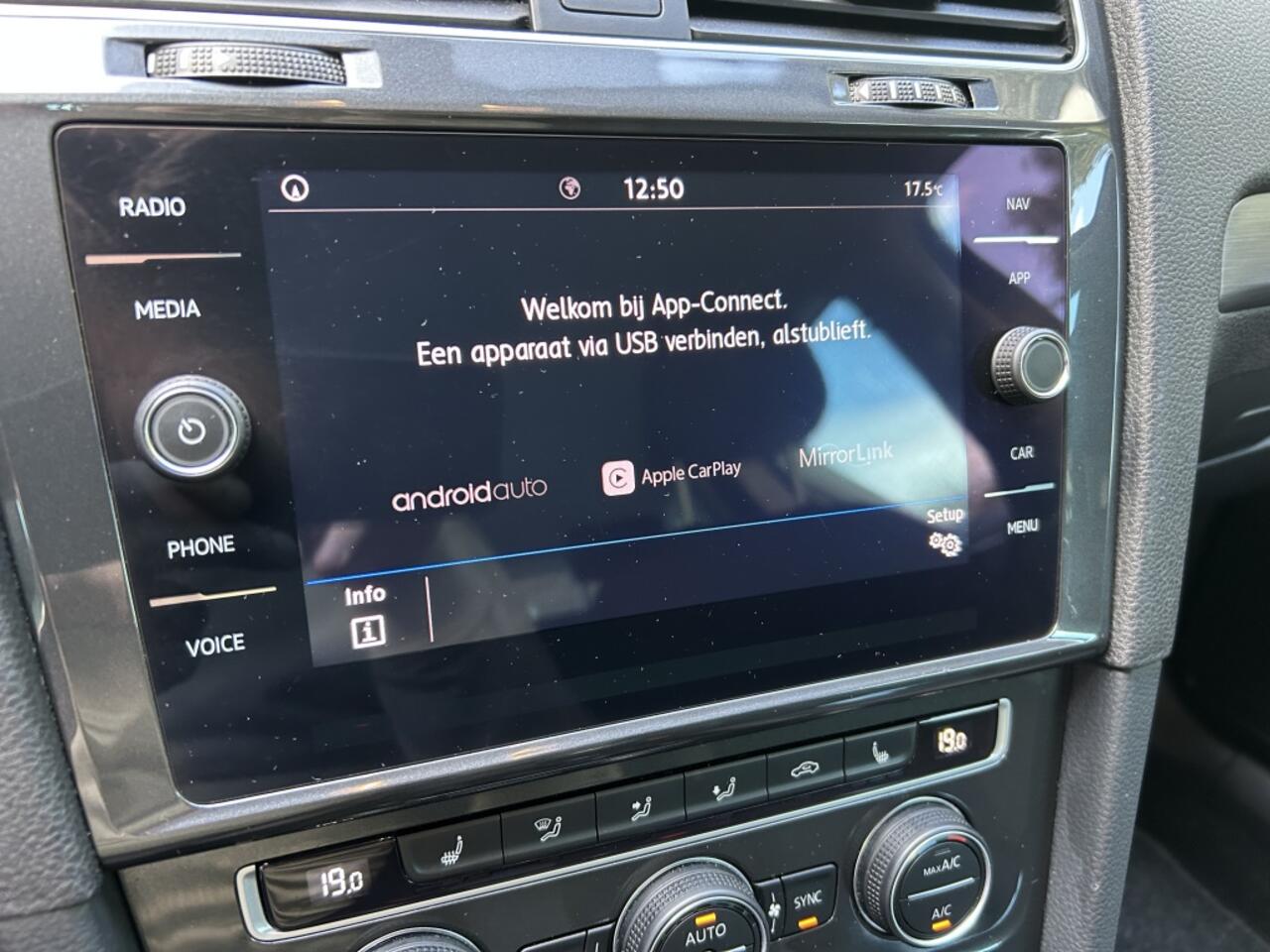 Volkswagen GOLF Variant 1.5 TSI 130pk Bns Navi, CarPlay, Trekhaak, Stoelverwarming