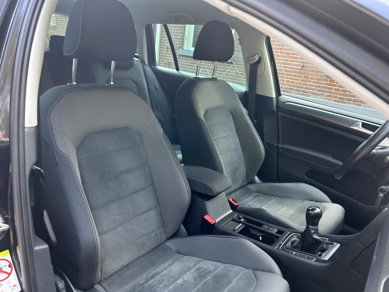 Volkswagen GOLF Variant 1.5 TSI 130pk Bns Navi, CarPlay, Trekhaak, Stoelverwarming