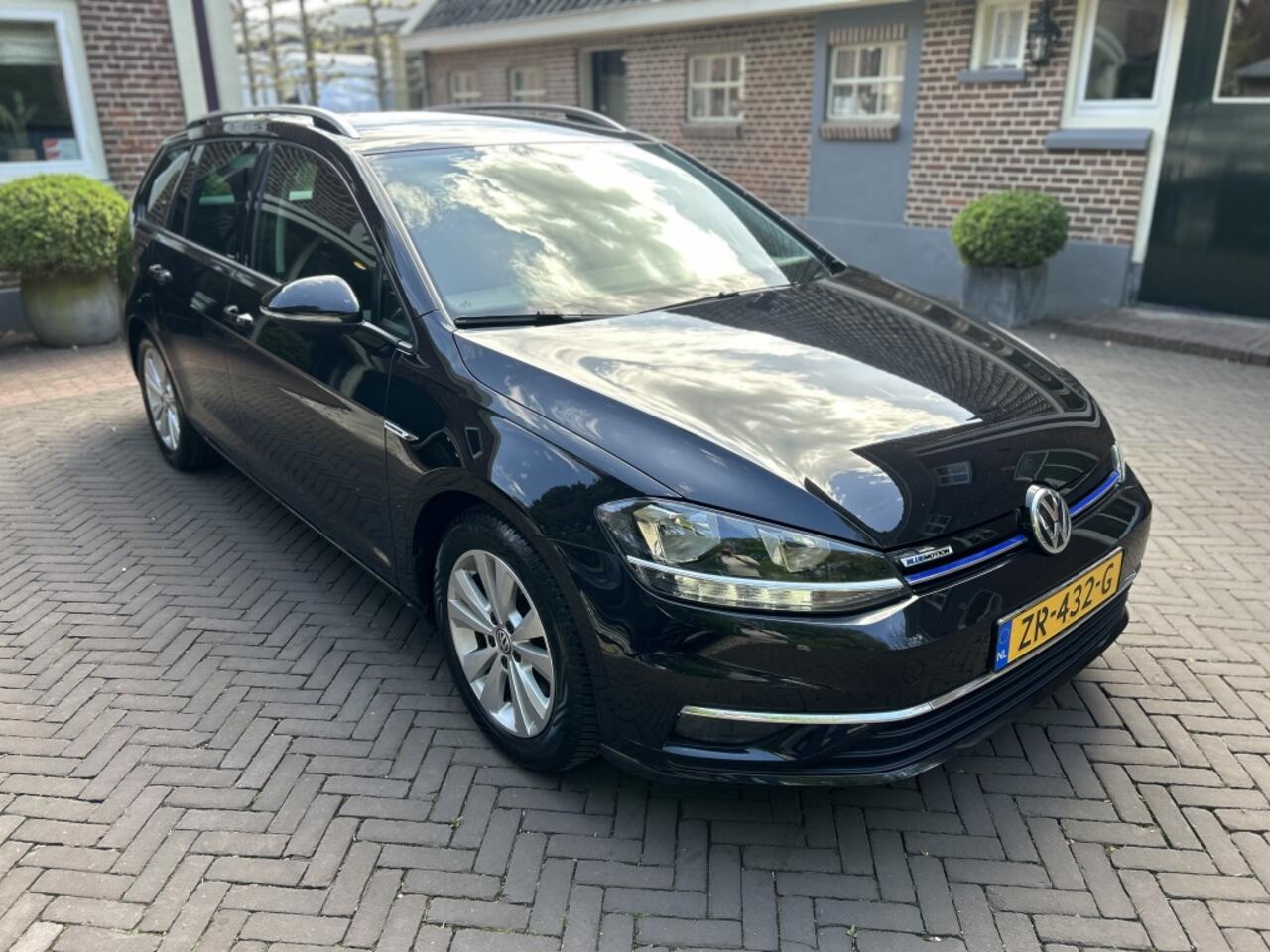 Volkswagen GOLF Variant 1.5 TSI 130pk Bns Navi, CarPlay, Trekhaak, Stoelverwarming