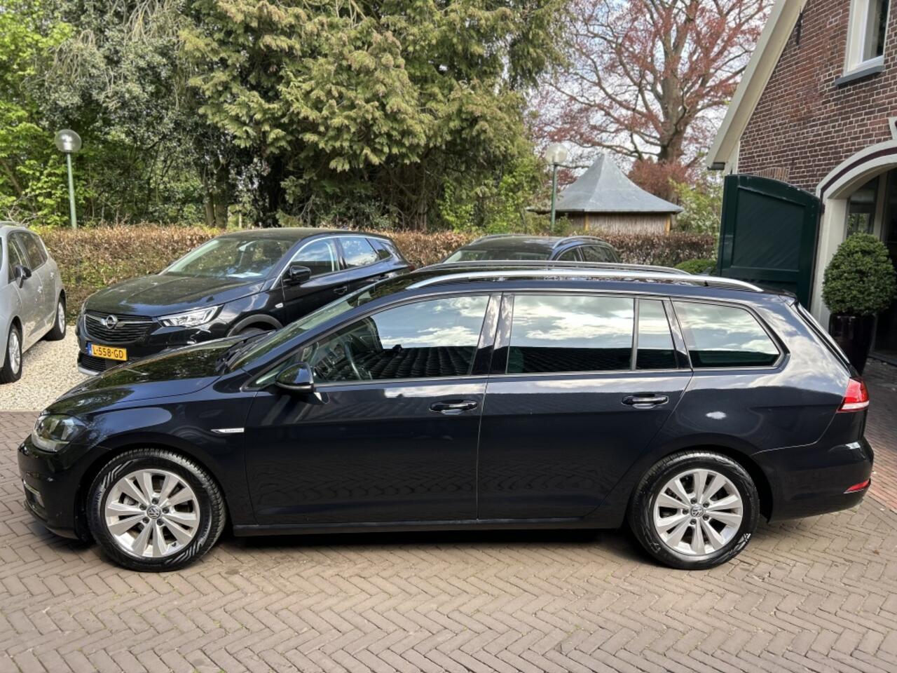 Volkswagen GOLF Variant 1.5 TSI 130pk Bns Navi, CarPlay, Trekhaak, Stoelverwarming