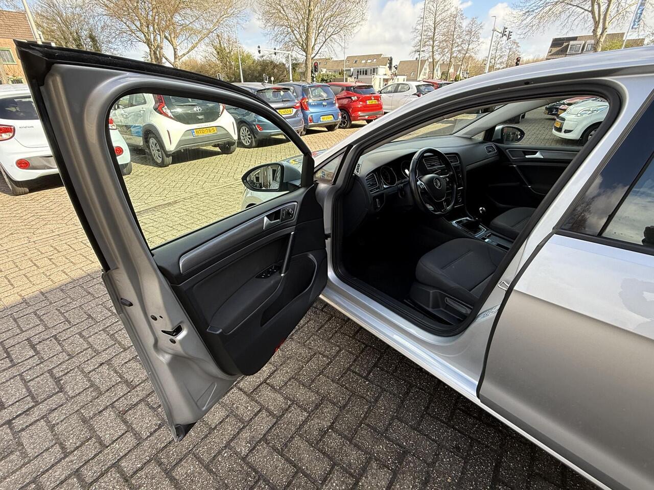 Volkswagen GOLF 1.0 TSI Comfortline Business Airco clima/ Navigatie/ Cruise/ Apple carplay/ PDC/ LMV