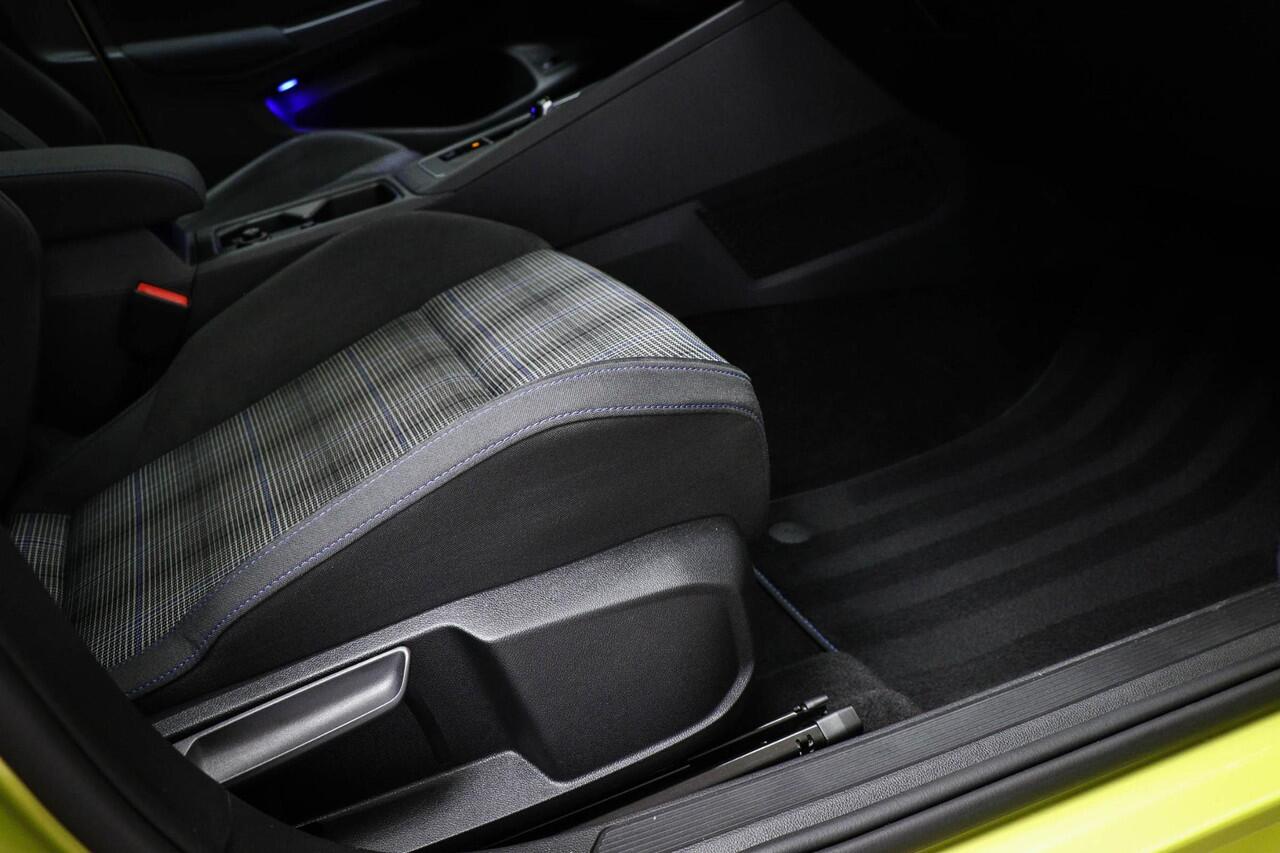 Volkswagen GOLF 1.4 eHybrid GTE | PANORAMADAK | WINTER / ASSISTENTIE- PACK | IQ LIGHT | CAMERA