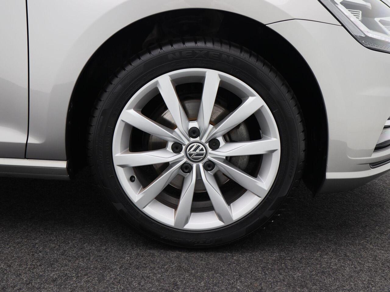 Volkswagen GOLF 1.5 TSi 150 Pk Automaat Highline | Adaptive Cruise | Climate Control | Carplay | LED | Sensoren | Navigatiesysteem | 17 Inch