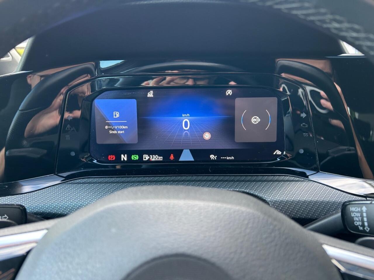 Volkswagen GOLF 1.5 eTSI R-Line