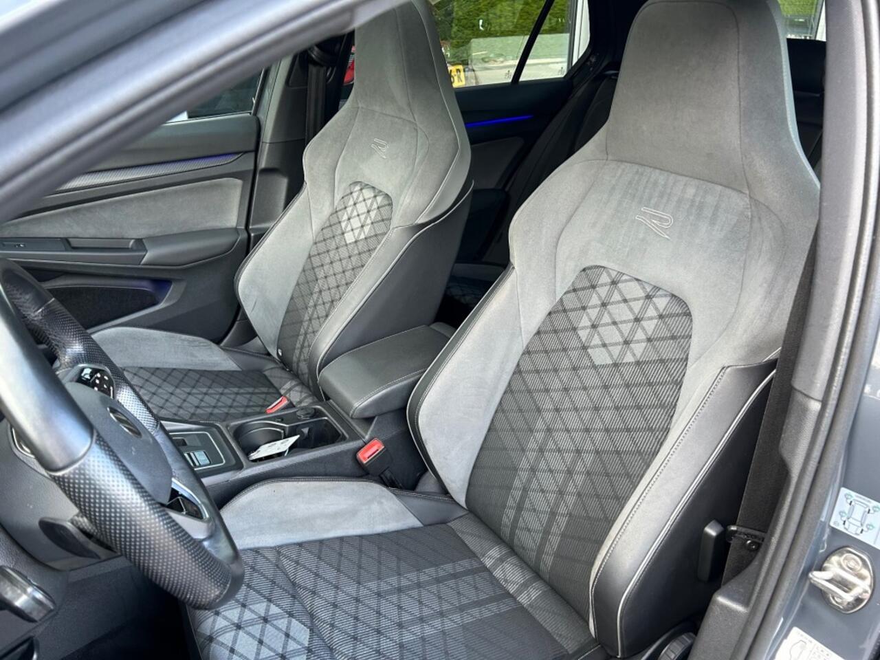 Volkswagen GOLF 1.5 eTSI R-Line