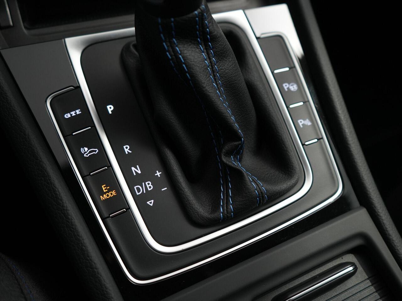 Volkswagen GOLF 1.4 eHybrid GTE | Dealer onderhouden | Standkachel | ACC | LED |