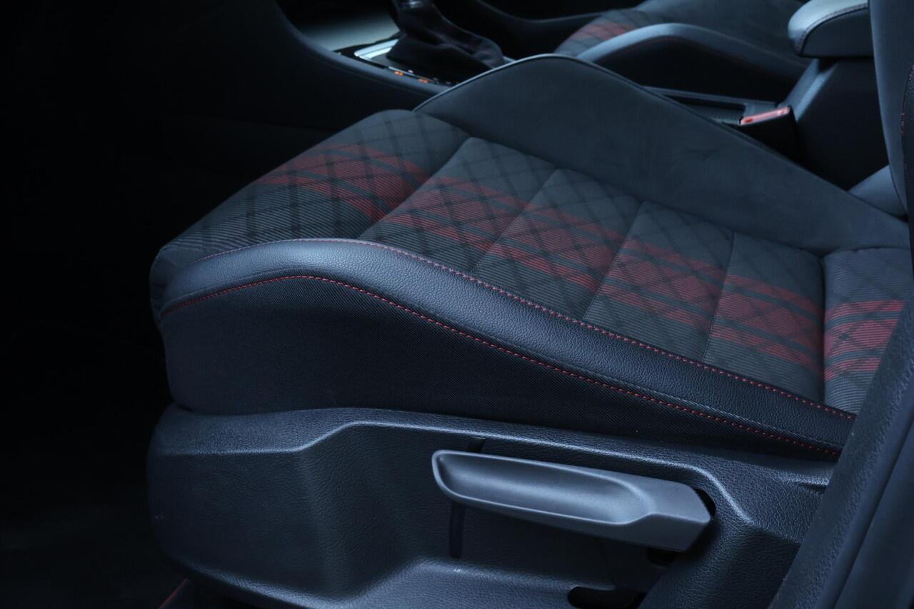 Volkswagen GOLF 2.0 TSI GTI TCR / Pure Grey