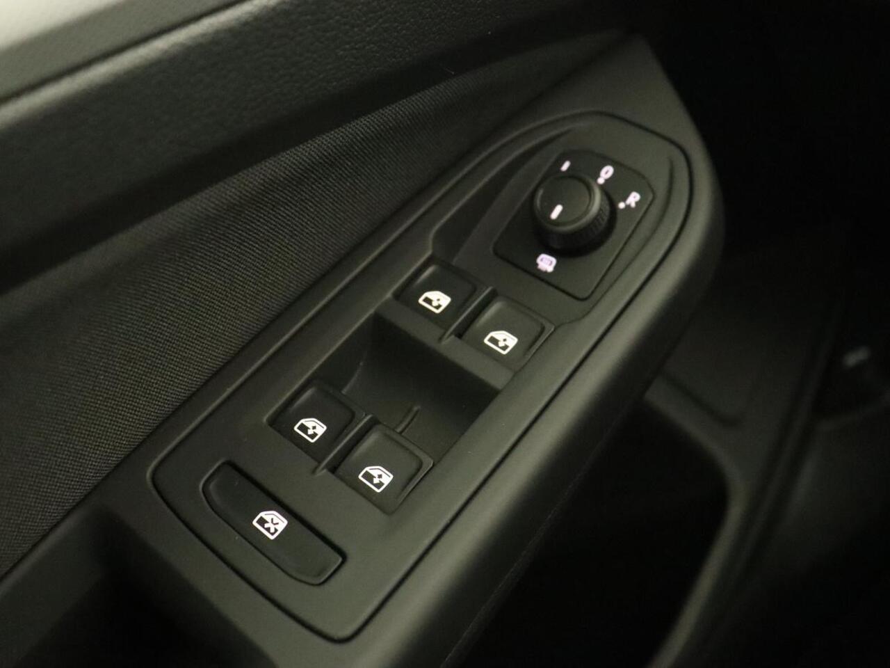 Volkswagen GOLF 1.0 TSI | Carplay | Trekhaak | Full LED | Climate control | Digital Cockpit | Speedlimiter | Bluetooth | Lichtsensor