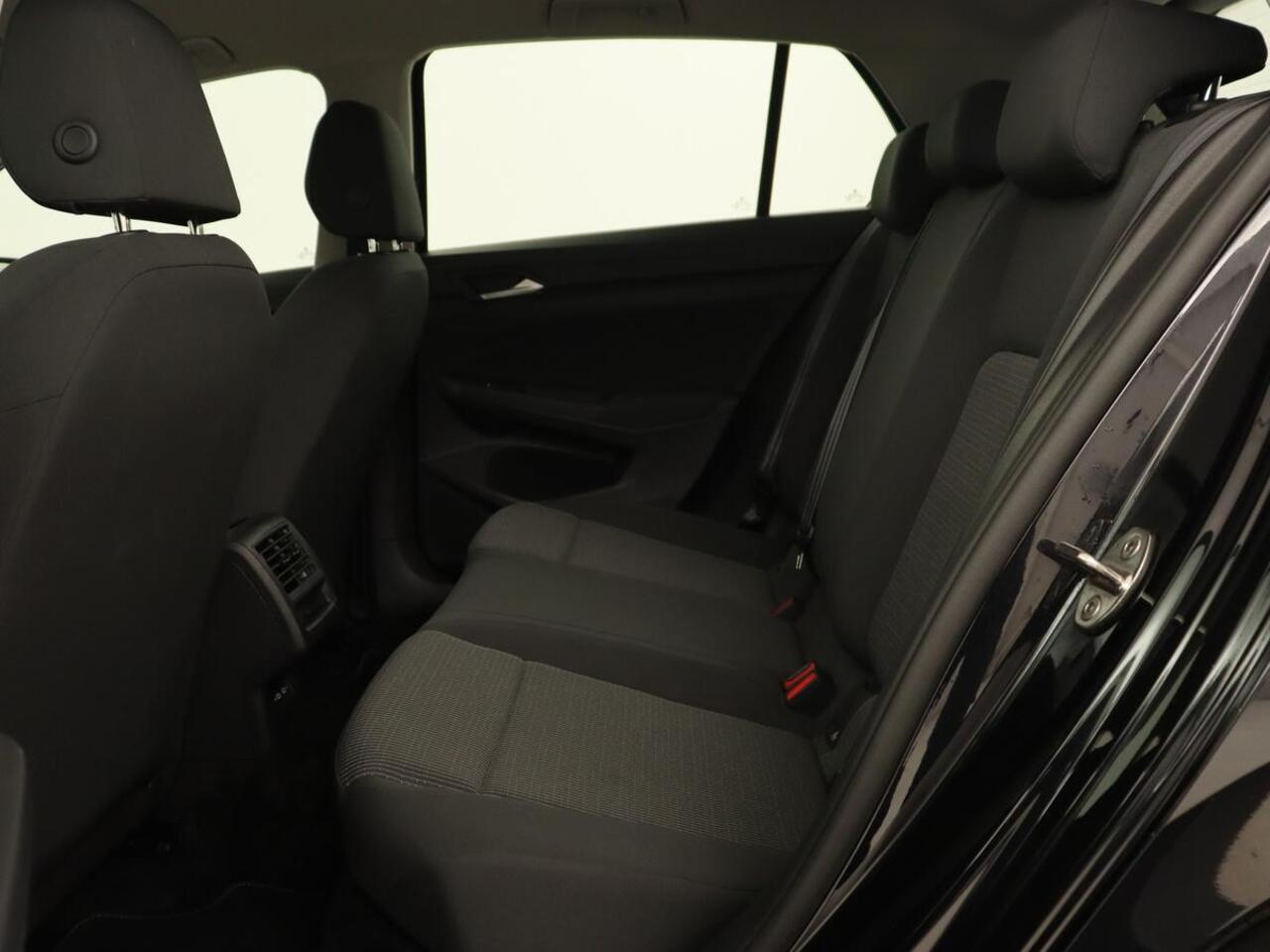 Volkswagen GOLF 1.0 TSI | Carplay | Trekhaak | Full LED | Climate control | Digital Cockpit | Speedlimiter | Bluetooth | Lichtsensor