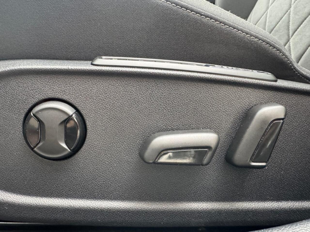 Volkswagen GOLF 1.5 TSI 110kW l Panoramadak l Navi l Adap. Cruise l Sportstoelen l Stoelverwarming VenA