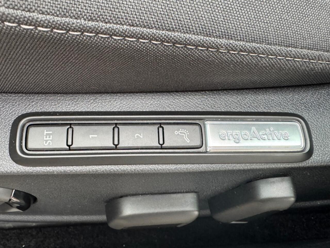 Volkswagen GOLF 1.5 TSI 110kW l Panoramadak l Navi l Adap. Cruise l Sportstoelen l Stoelverwarming VenA