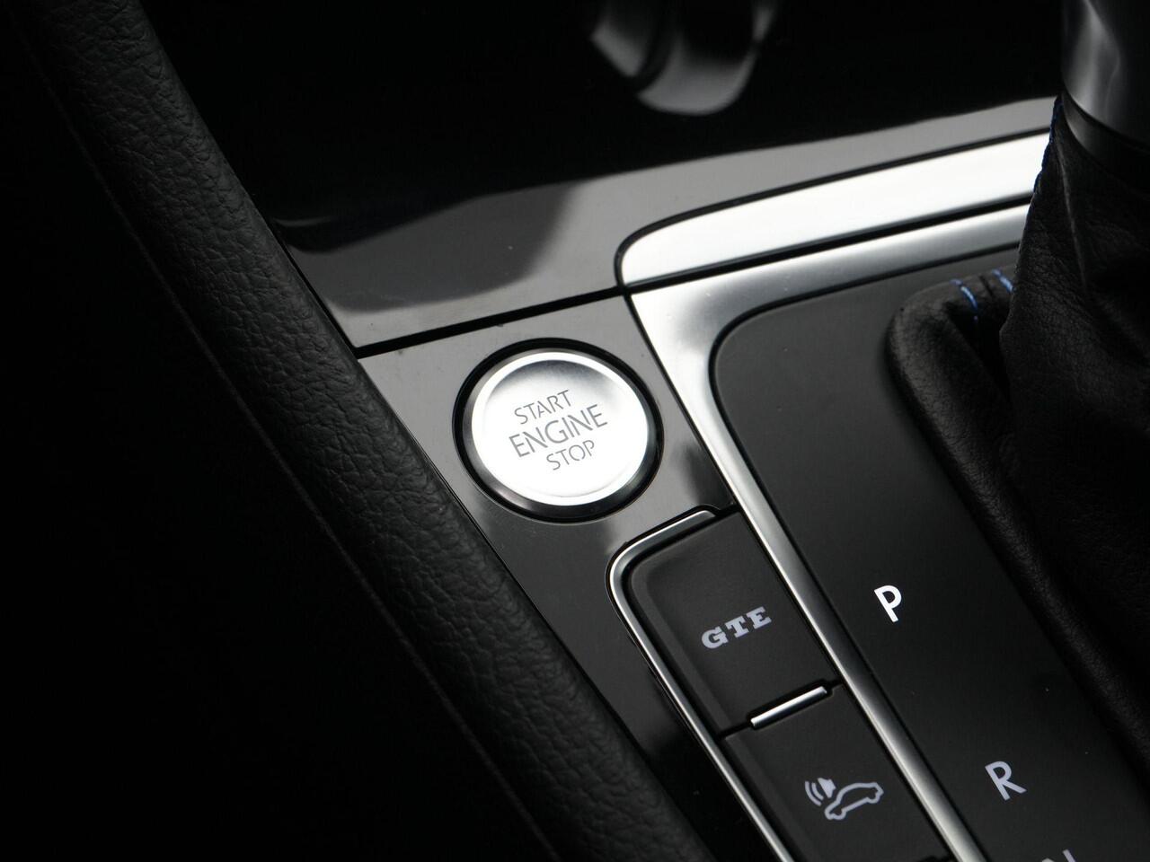 Volkswagen GOLF 1.4 TSI 204 pk PHEV GTE | Virtual Cockpit | Adaptive Cruise | Achteruitrijcamera | Sportstoelen | Apple Carplay/Android Auto | 17 inch