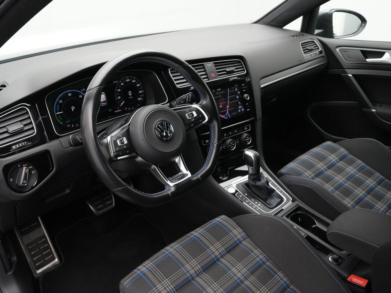 Volkswagen GOLF 1.4 TSI 204 pk PHEV GTE | Virtual Cockpit | Adaptive Cruise | Achteruitrijcamera | Sportstoelen | Apple Carplay/Android Auto | 17 inch