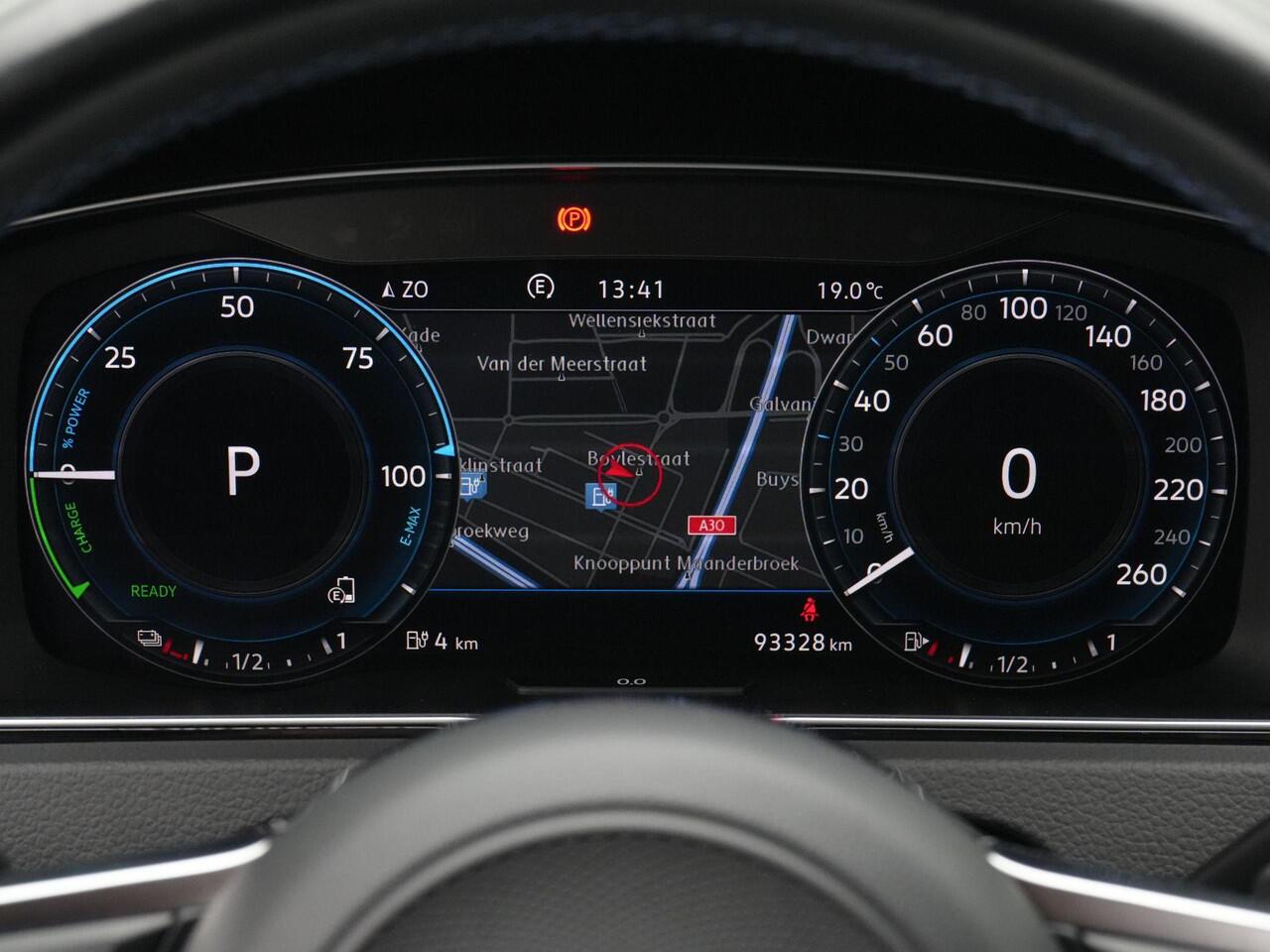 Volkswagen GOLF 1.4 TSI 204 pk PHEV GTE | Virtual Cockpit | Adaptive Cruise | Achteruitrijcamera | Sportstoelen | Apple Carplay/Android Auto | 17 inch