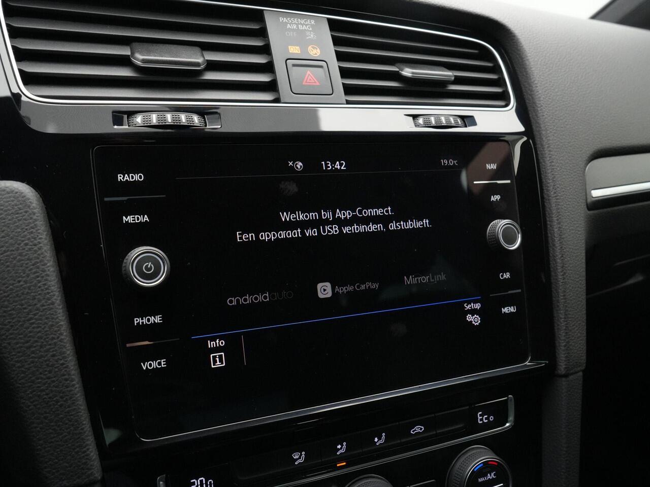 Volkswagen GOLF 1.4 TSI 204 pk PHEV GTE | Virtual Cockpit | Adaptive Cruise | Achteruitrijcamera | Sportstoelen | Apple Carplay/Android Auto | 17 inch