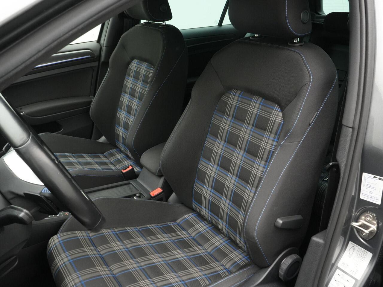 Volkswagen GOLF 1.4 TSI 204 pk PHEV GTE | Virtual Cockpit | Adaptive Cruise | Achteruitrijcamera | Sportstoelen | Apple Carplay/Android Auto | 17 inch