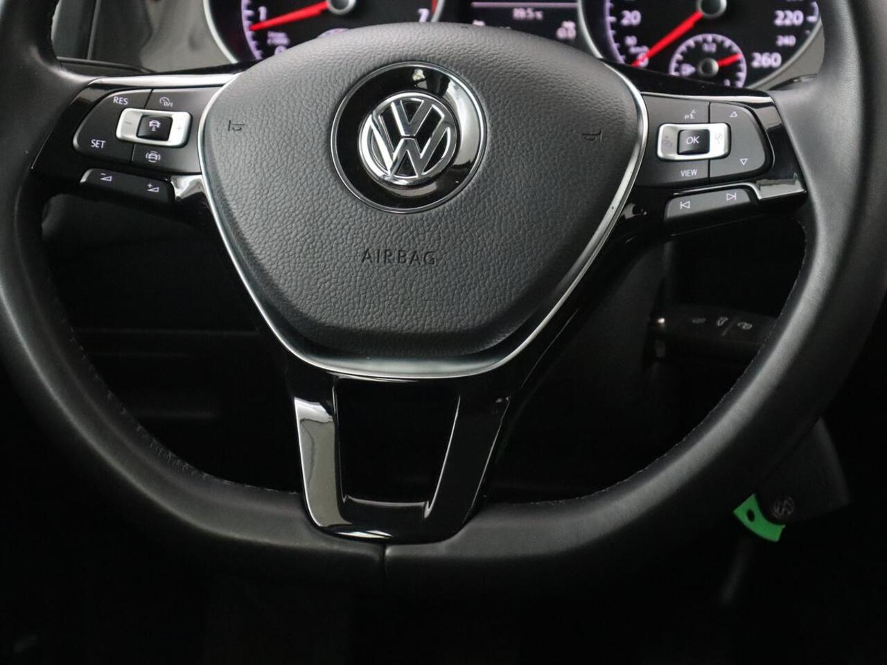 Volkswagen GOLF 1.5 TSI Comfortline Business | Trekhaak | Stoelverwarming | Massage | Carplay | Navigatie | Parkeerhulp | Adaptive cruise | Climate control | LED | Bluetooth