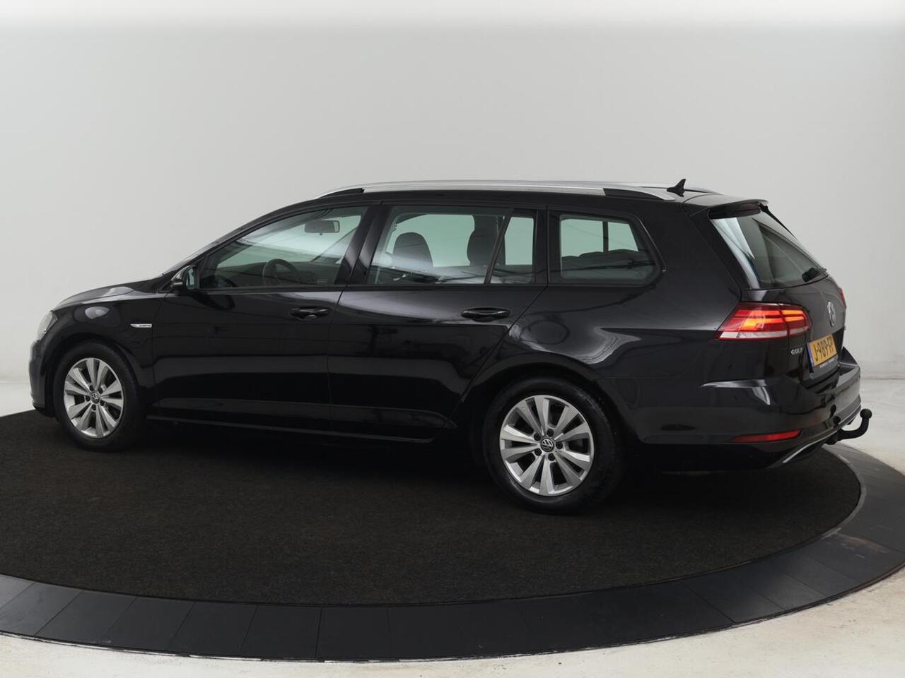 Volkswagen GOLF 1.5 TSI Comfortline Business | Trekhaak | Stoelverwarming | Massage | Carplay | Navigatie | Parkeerhulp | Adaptive cruise | Climate control | LED | Bluetooth