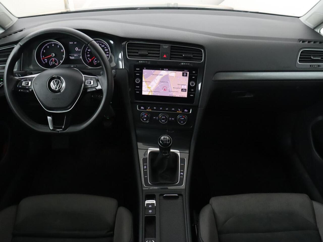 Volkswagen GOLF 1.5 TSI Comfortline Business | Trekhaak | Stoelverwarming | Massage | Carplay | Navigatie | Parkeerhulp | Adaptive cruise | Climate control | LED | Bluetooth