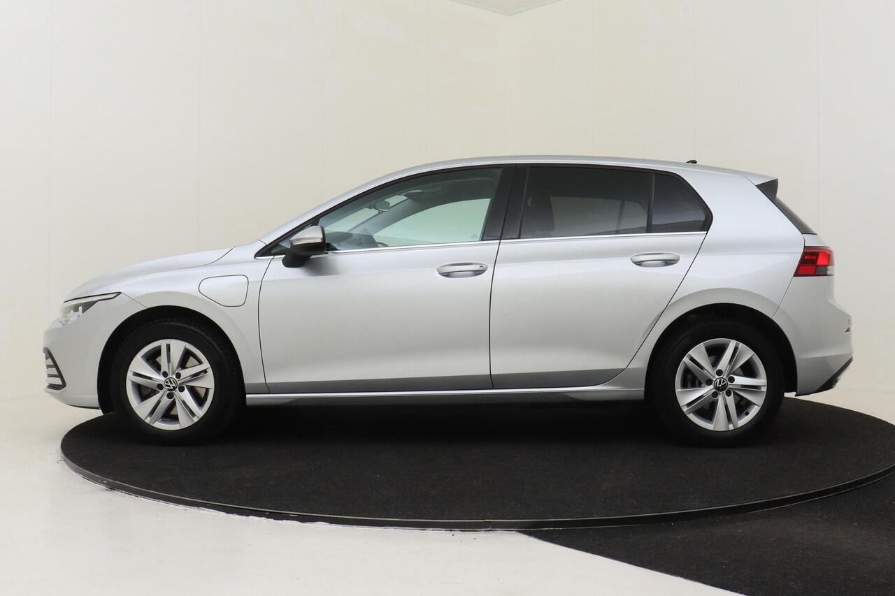 Volkswagen GOLF 1.4 eHybrid STYLE -ergoActive|CAMERA|WINTER|ADAP.CRUISE|DISCOVER-MEDIA|PRIVACY.GLAS