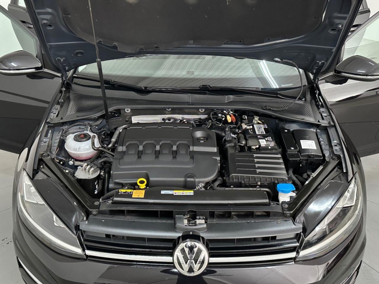 Volkswagen GOLF 1.6 TDI COMFORTLINE BNS ACC ERGO STOEL UNIEK