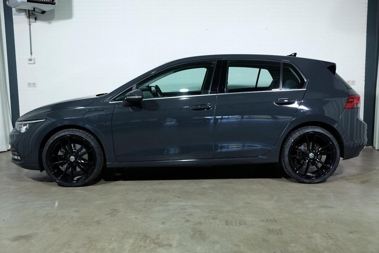 Volkswagen GOLF 1.4 eHybrid Style Let op 19 " velgen netto meerprijs