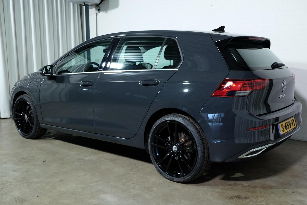 Volkswagen GOLF 1.4 eHybrid Style Let op 19 " velgen netto meerprijs