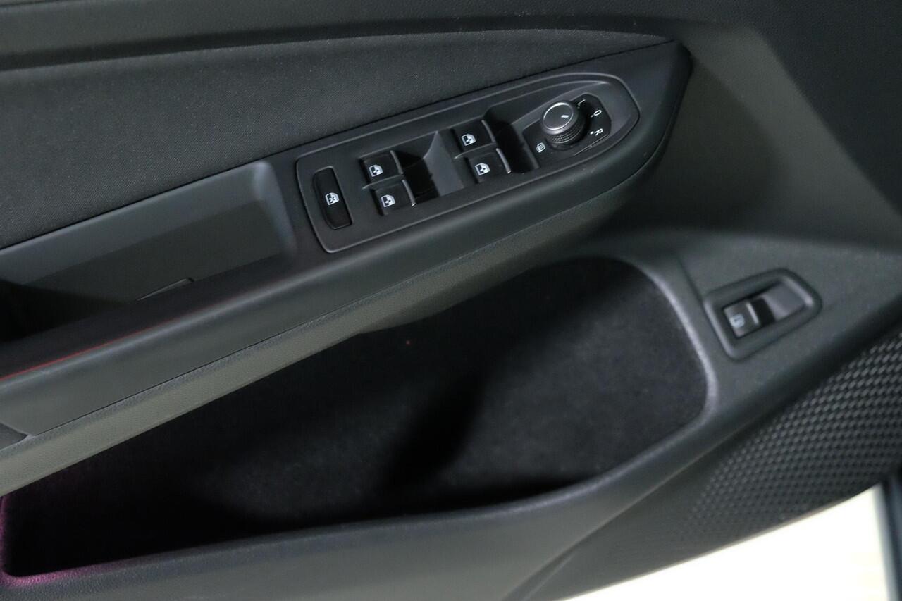 Volkswagen GOLF 1.4 eHybrid Style Let op 19 " velgen netto meerprijs