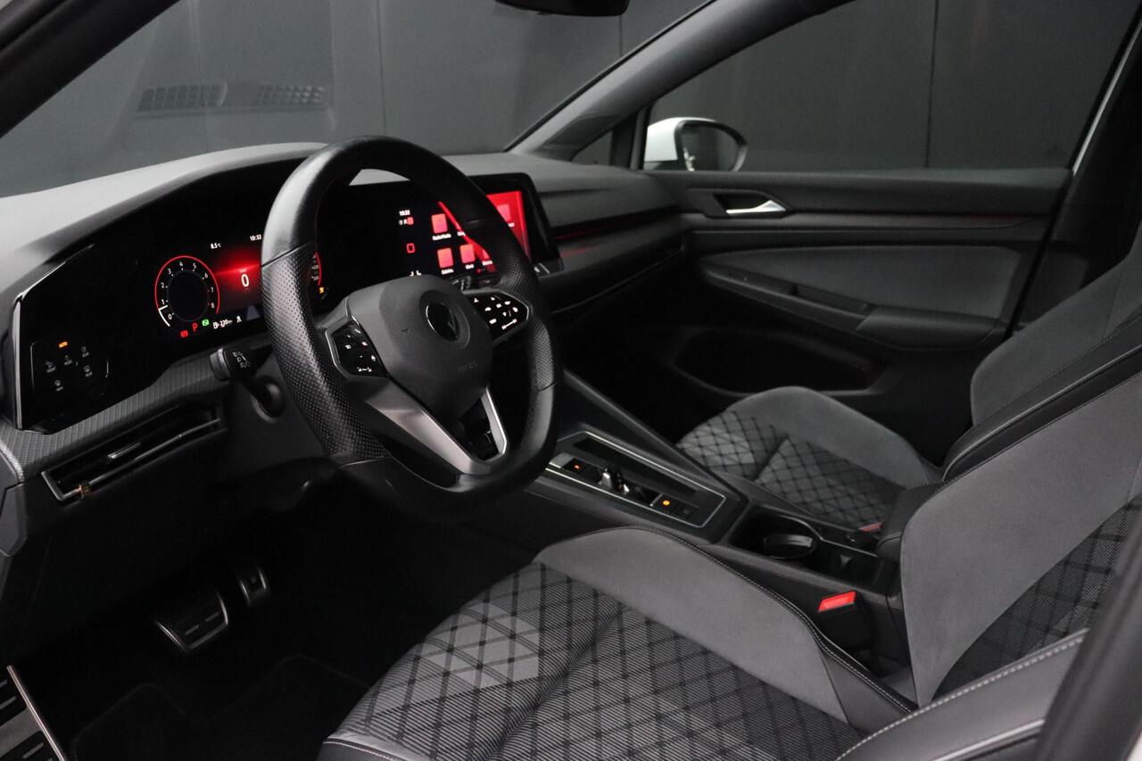 Volkswagen GOLF 1.5 eTSI R-LINE | PDC | NAVI | APPLE CARPLAY | STOEL/STUURVERW. |